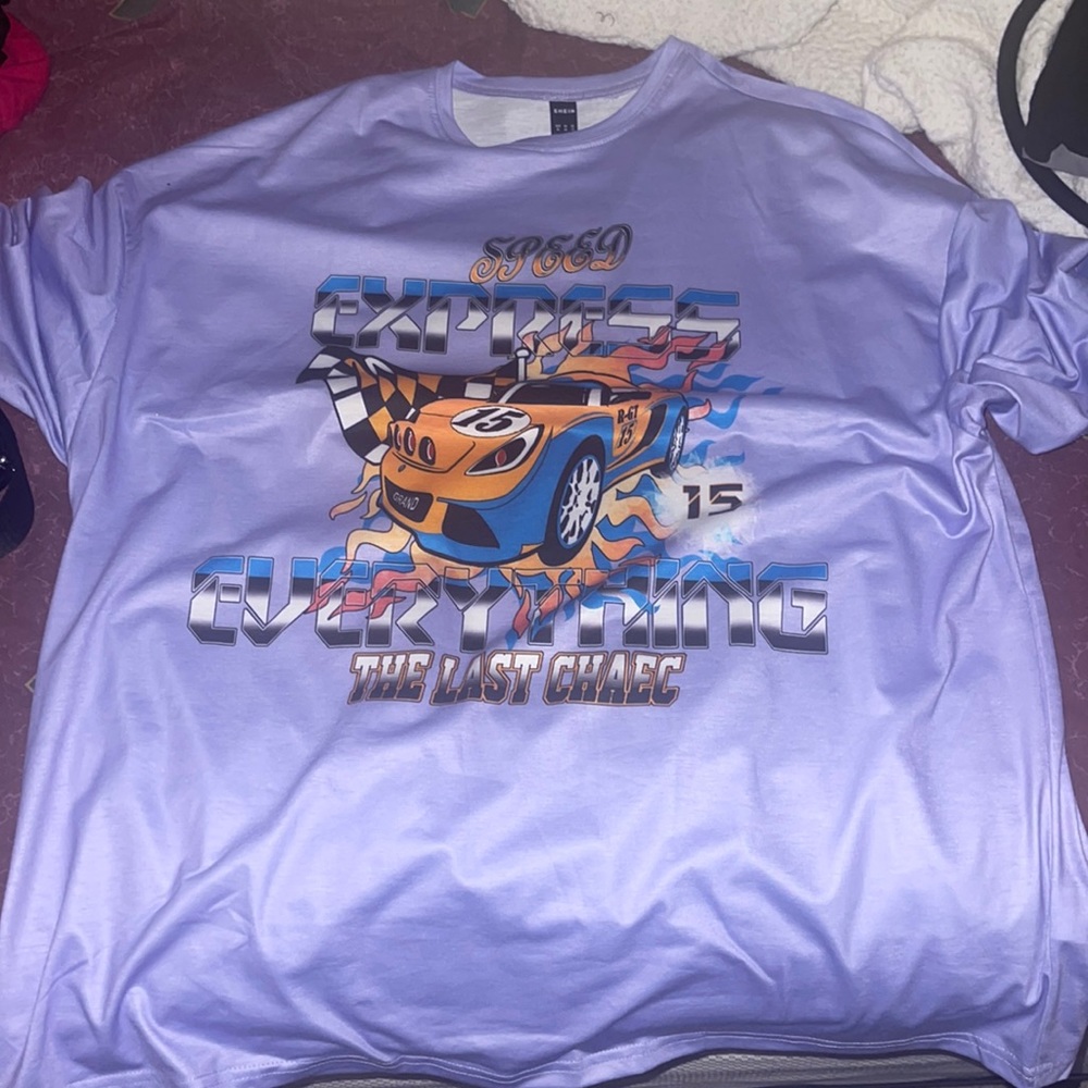 Selling a shein graphic tee